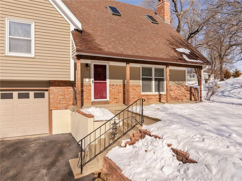 6536 Oak Grove Rd, Kansas City, KS 66106