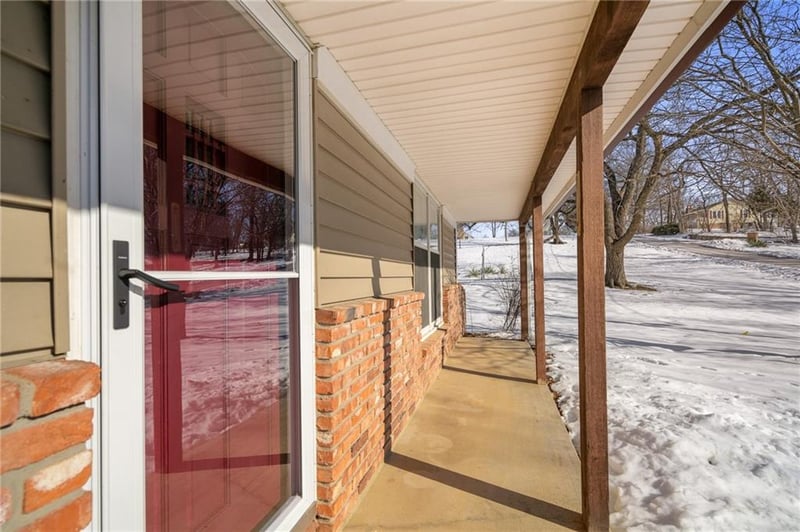 6536 Oak Grove Rd, Kansas City, KS 66106
