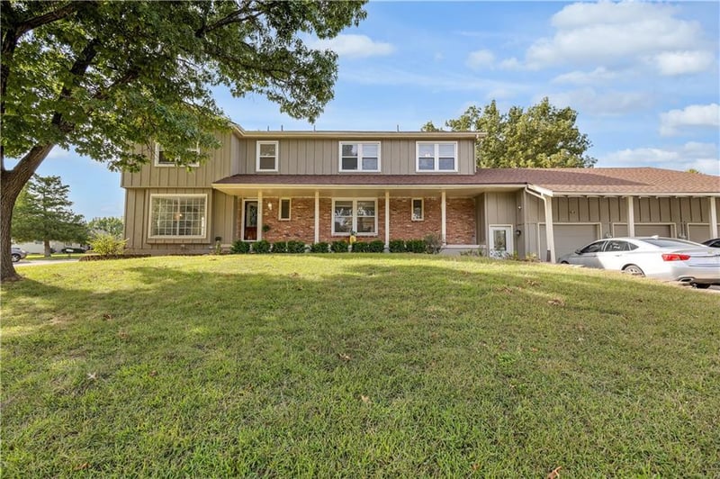 9526 Olmstead Rd, Kansas City, MO 64134