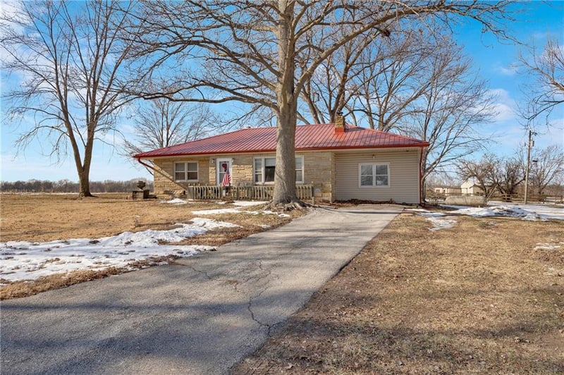122 Buckner Tarsney Rd, Sibley, MO 64088