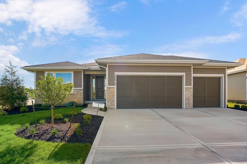 17312 Oakshire St, Overland Park, KS 66221