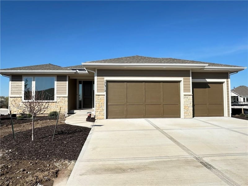 17312 Oakshire St, Overland Park, KS 66221