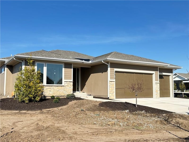 17312 Oakshire St, Overland Park, KS 66221