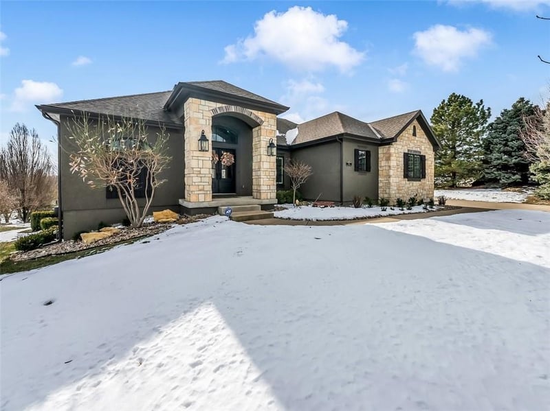 7901 N Shoal Creek Valley Dr, Kansas City, MO 64157