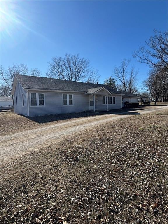 122 6th St, Oswego, KS 67356