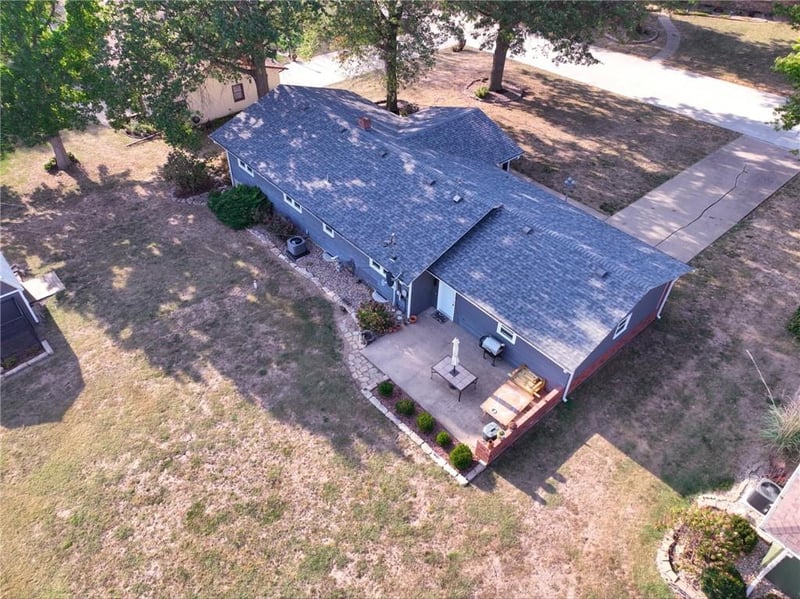 401 Minnetare Ln, Hiawatha, KS 66434