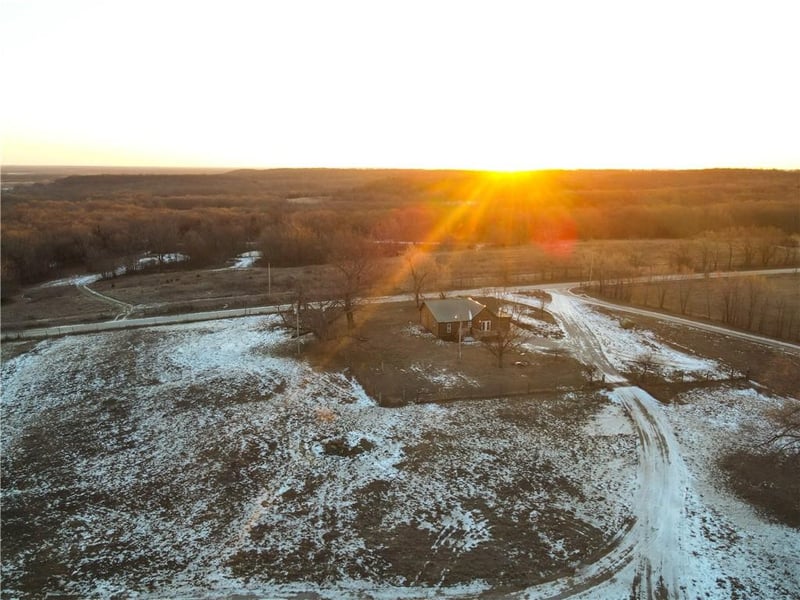 13106 Quinn Rd, Pleasanton, KS 66075
