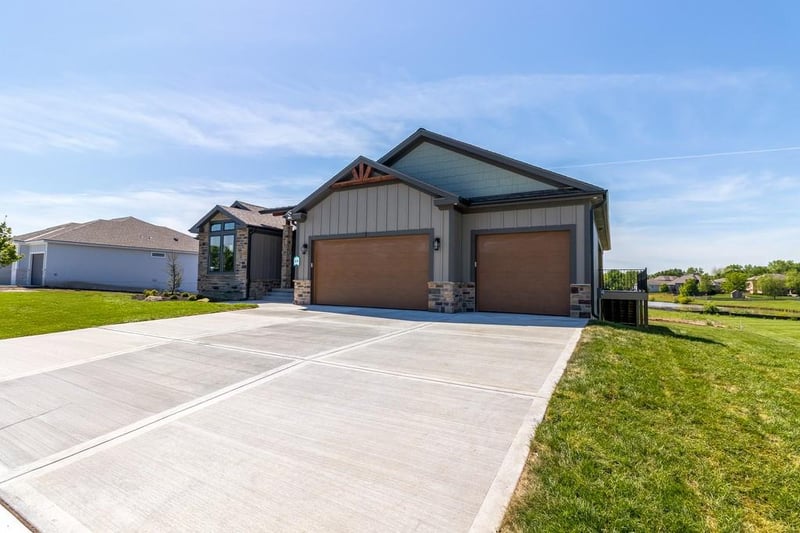 1809 Halls Creek Ave, Raymore, MO 64083