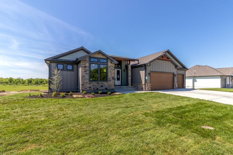 1809 Halls Creek Ave, Raymore, MO 64083