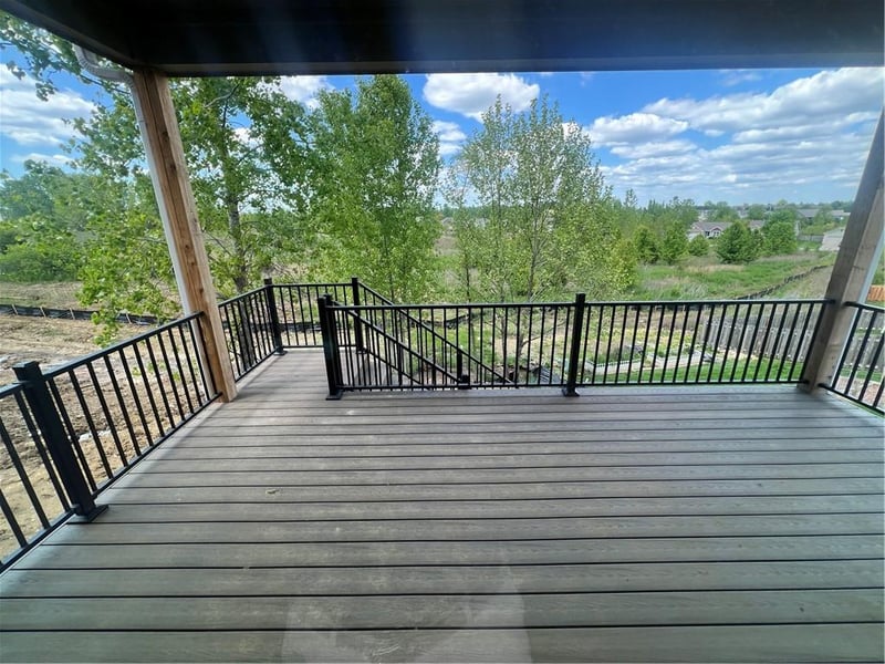 1128 Whitby Dr, Lee's Summit, MO 64083