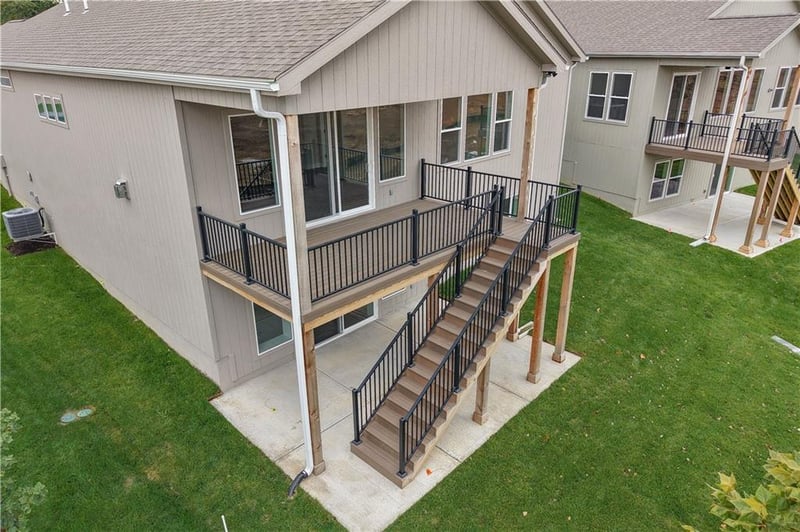 1128 Whitby Dr, Lee's Summit, MO 64083