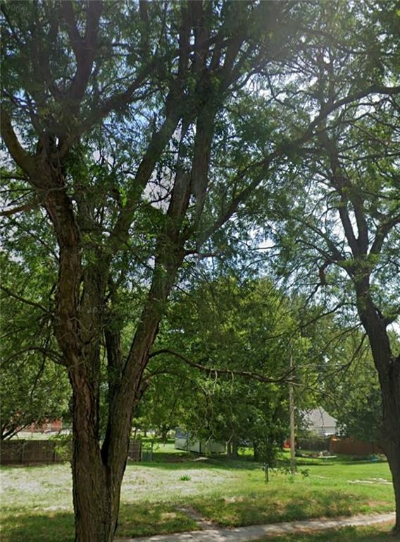 203 6th St, Savannah, MO 64485