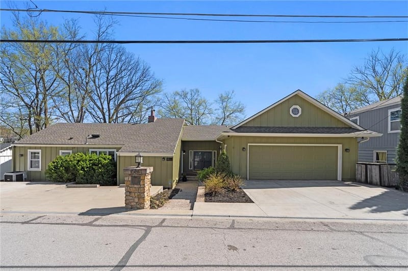 58 Dockside Dr, Lake Tapawingo, MO 64015