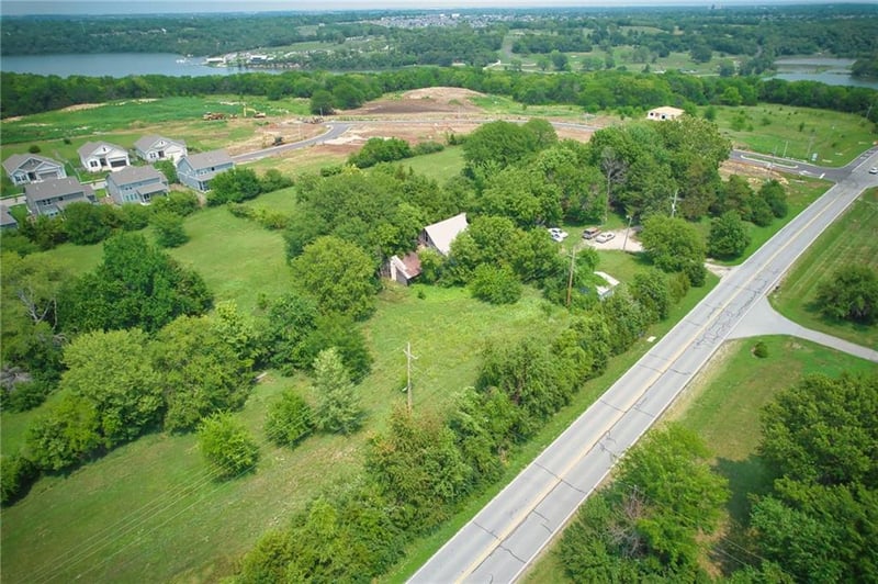 25020 143rd St, Olathe, KS 66061