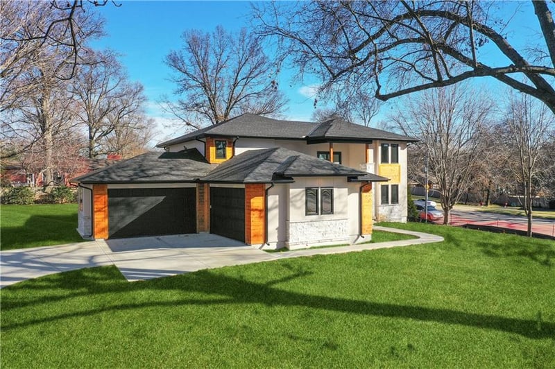 9441 Belinder Rd, Leawood, KS 66206