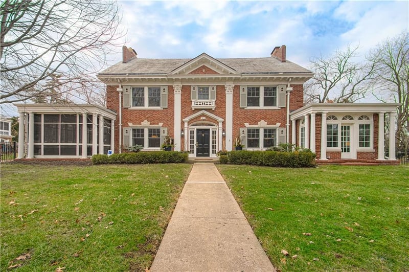 1211 Stratford Rd, Kansas City, MO 64113