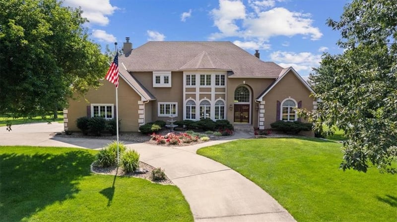 19525 Antioch Rd, Overland Park, KS 66013
