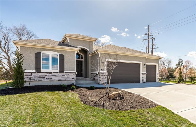 18605 Reinhardt St, Overland Park, KS 66085