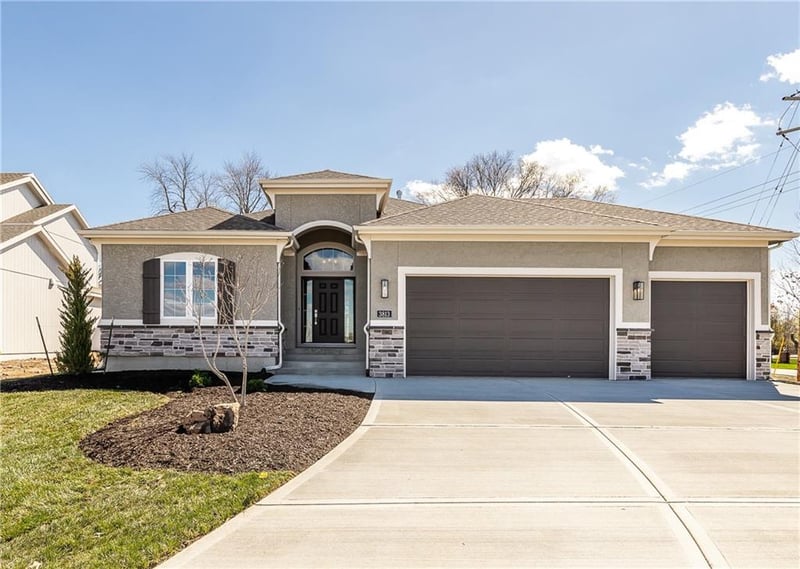 18605 Reinhardt St, Overland Park, KS 66085