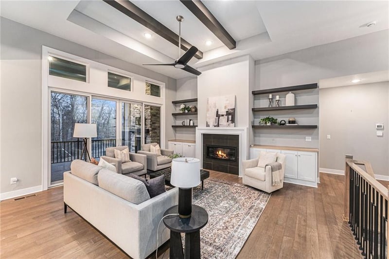 8689 NE Shoal Creek Valley Dr, Kansas City, MO 64157