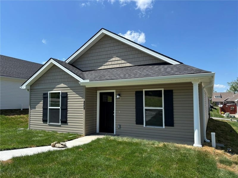 4909 S Creek Woods Dr, St Joseph, MO 64507