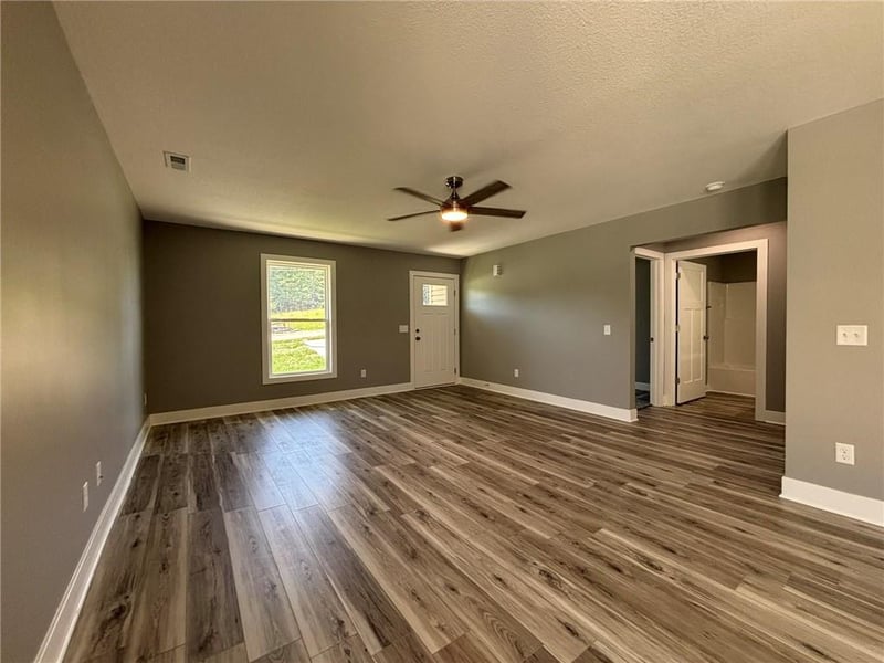4909 S Creek Woods Dr, St Joseph, MO 64507
