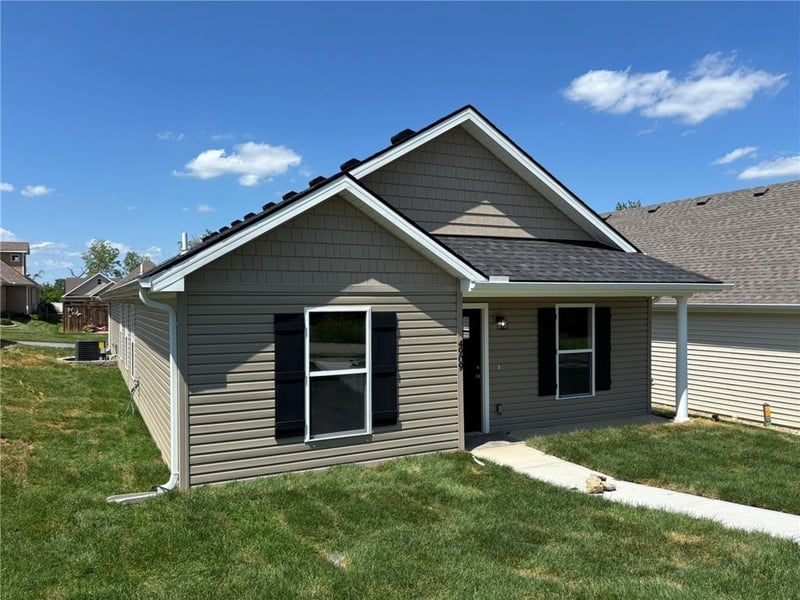 4909 S Creek Woods Dr, St Joseph, MO 64507