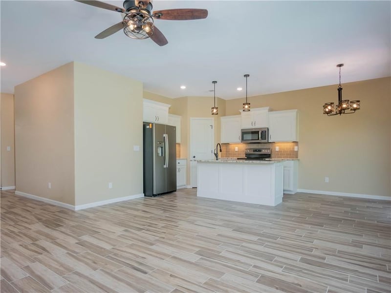 900 White Oaks Ln, Oak Grove, MO 64075