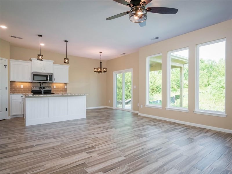 900 White Oaks Ln, Oak Grove, MO 64075
