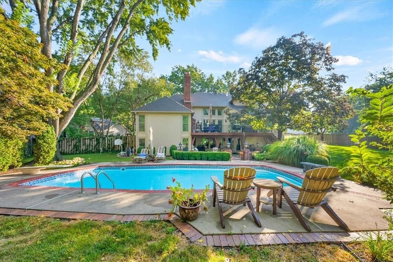 5007 W 112th St, Leawood, KS 66211