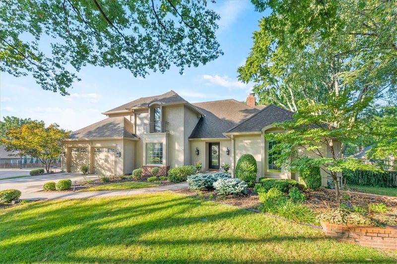 5007 W 112th St, Leawood, KS 66211