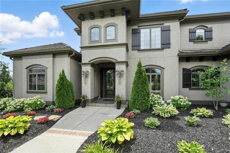 8075 Green Glades Ct, Parkville, MO 64152