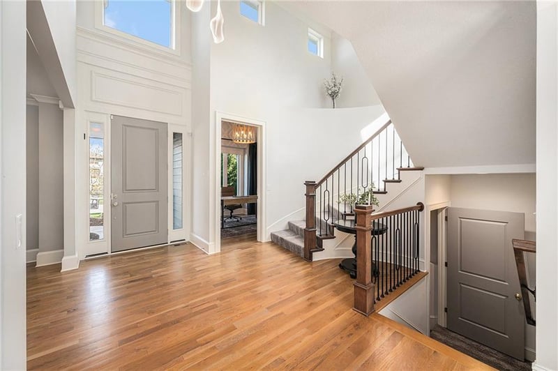 9512 Lone Elm Rd, Lenexa, KS 66220