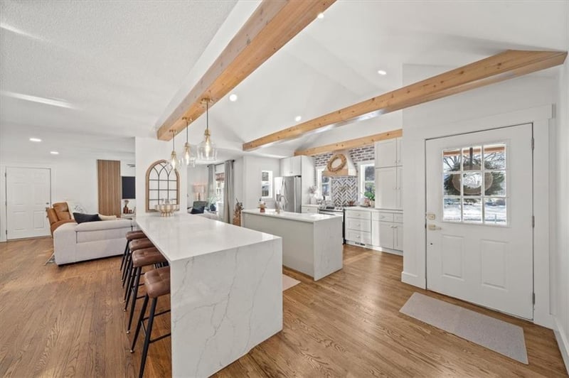 9712 Mohawk Dr, Overland Park, KS 66206