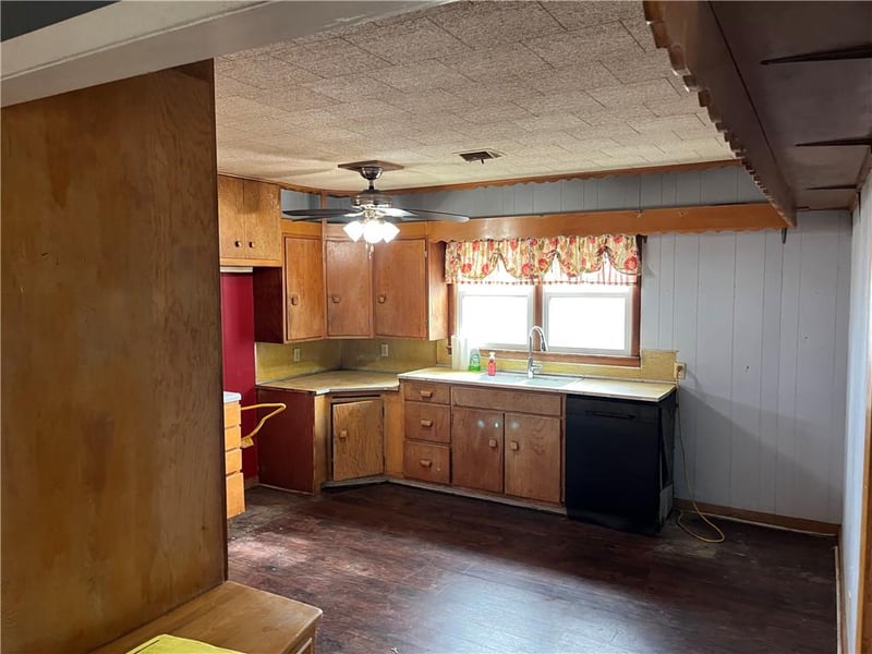 1317 W 560th Ave, Mccune, KS 66753
