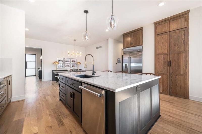 2023 W 47th Ter, Westwood, KS 66205