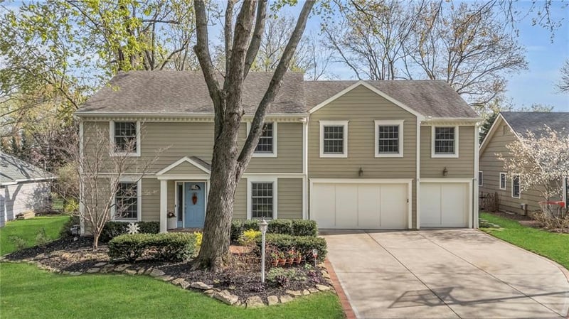 5419 W 100th St, Overland Park, KS 66207