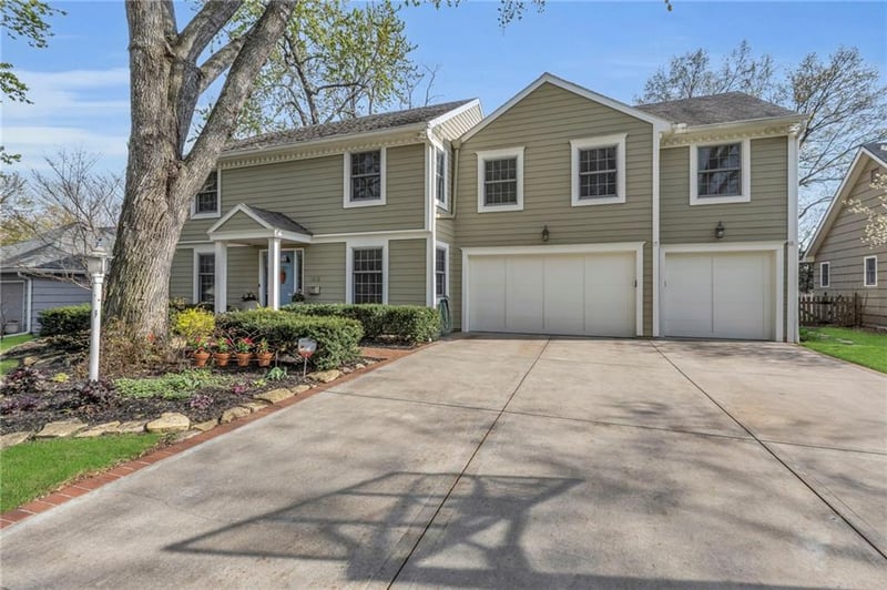 5419 W 100th St, Overland Park, KS 66207