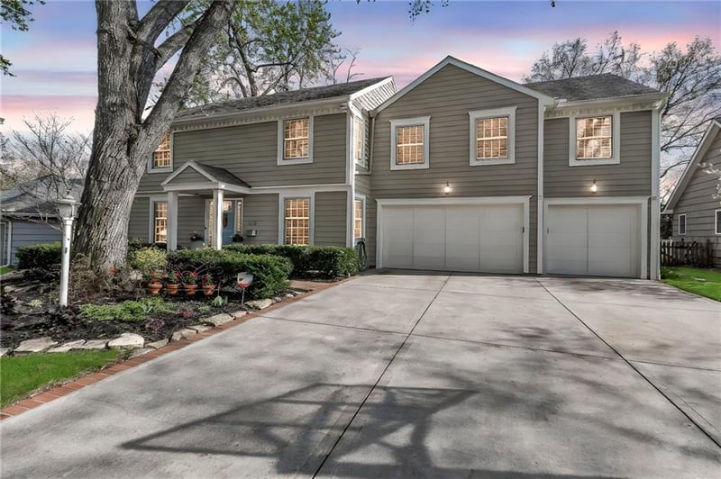 5419 W 100th St, Overland Park, KS 66207