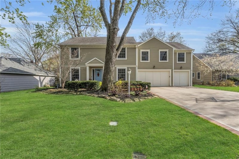 5419 W 100th St, Overland Park, KS 66207