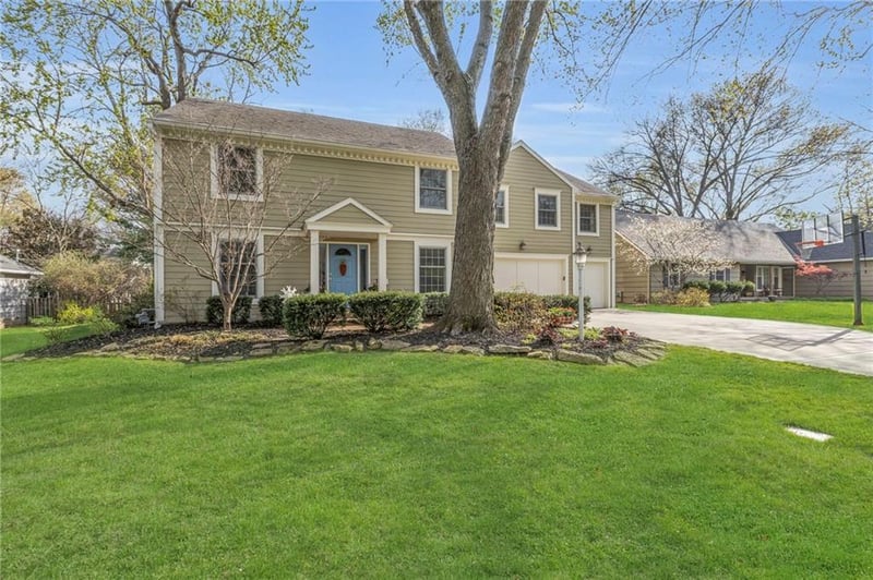 5419 W 100th St, Overland Park, KS 66207