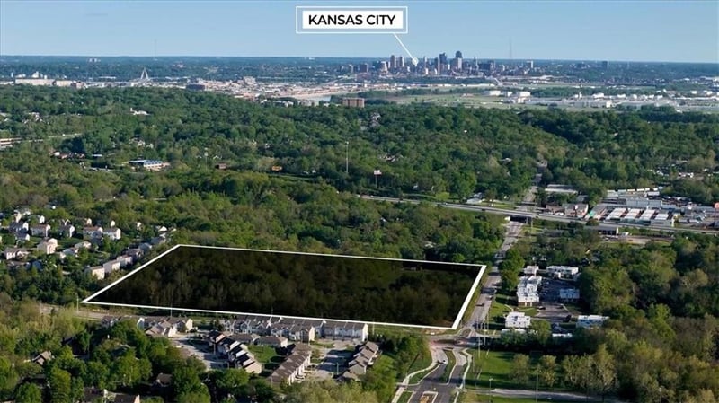 5509 Waukomis Dr, Kansas City, MO 64151