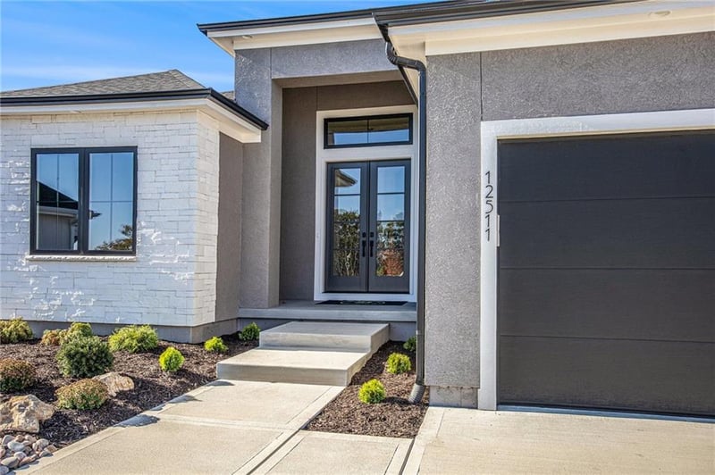 12511 183rd Ter, Overland Park, KS 66013