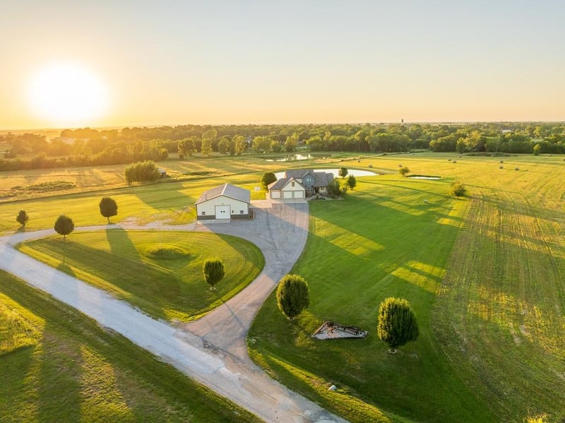 102 Walnut St, Garden City, MO 64747