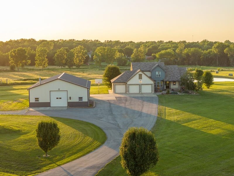 102 Walnut St, Garden City, MO 64747