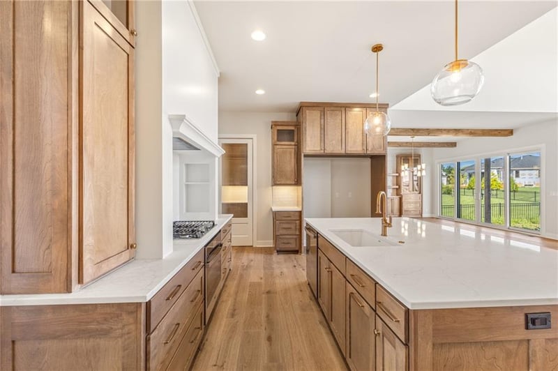 12502 170th Ter, Overland Park, KS 66221