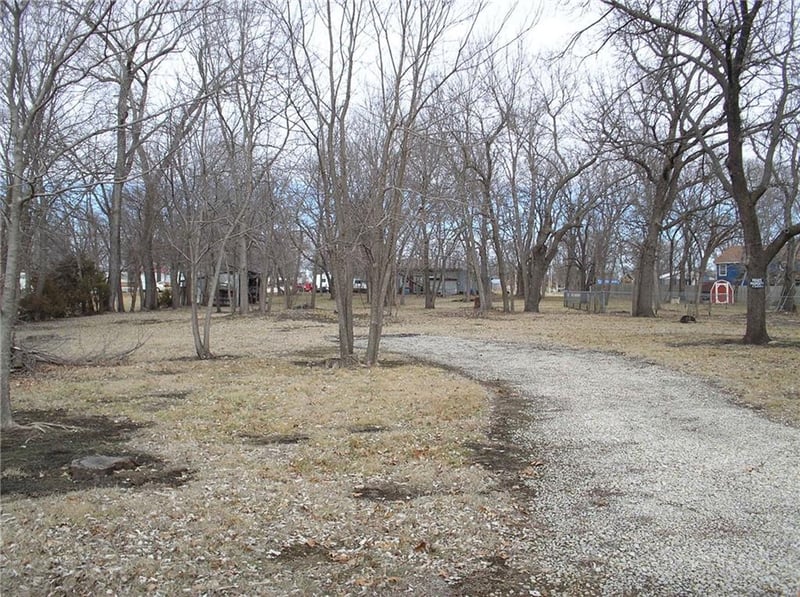 429 E 5th St, Pomona, KS 66076