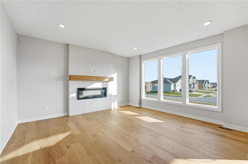 1917 Hightown Dr, Lee's Summit, MO 64082