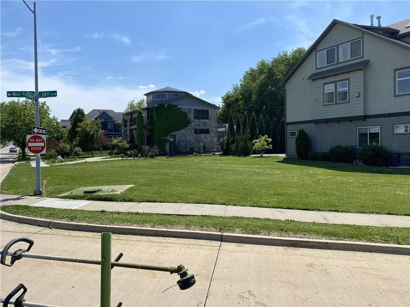 1220 E 24 St, Kansas City, MO 64108