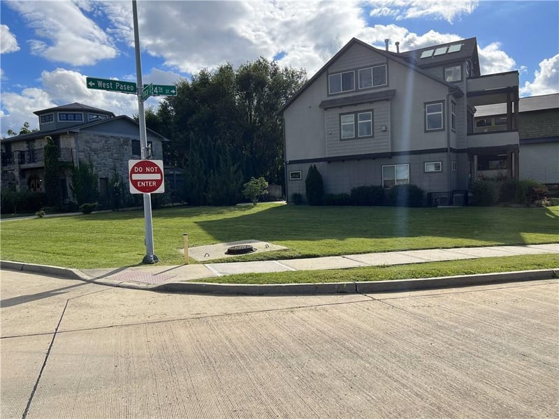 1220 E 24 St, Kansas City, MO 64108
